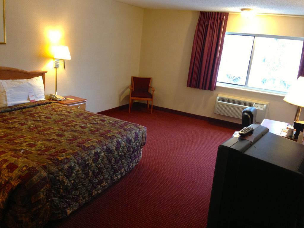 Red Roof Inn Plus+ Poughkeepsie Habitación foto