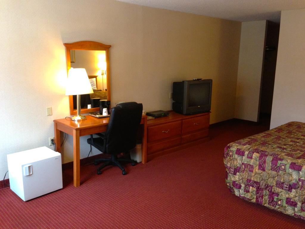 Red Roof Inn Plus+ Poughkeepsie Exterior foto